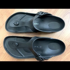 BIRKENSTOCK Gizeh EVA. Black sandals. Regular fit